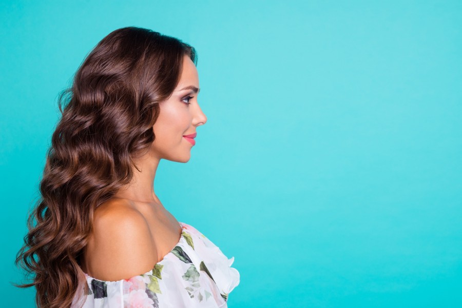 Les secrets des professionnels pour une coiffure wavy réussie à la maison